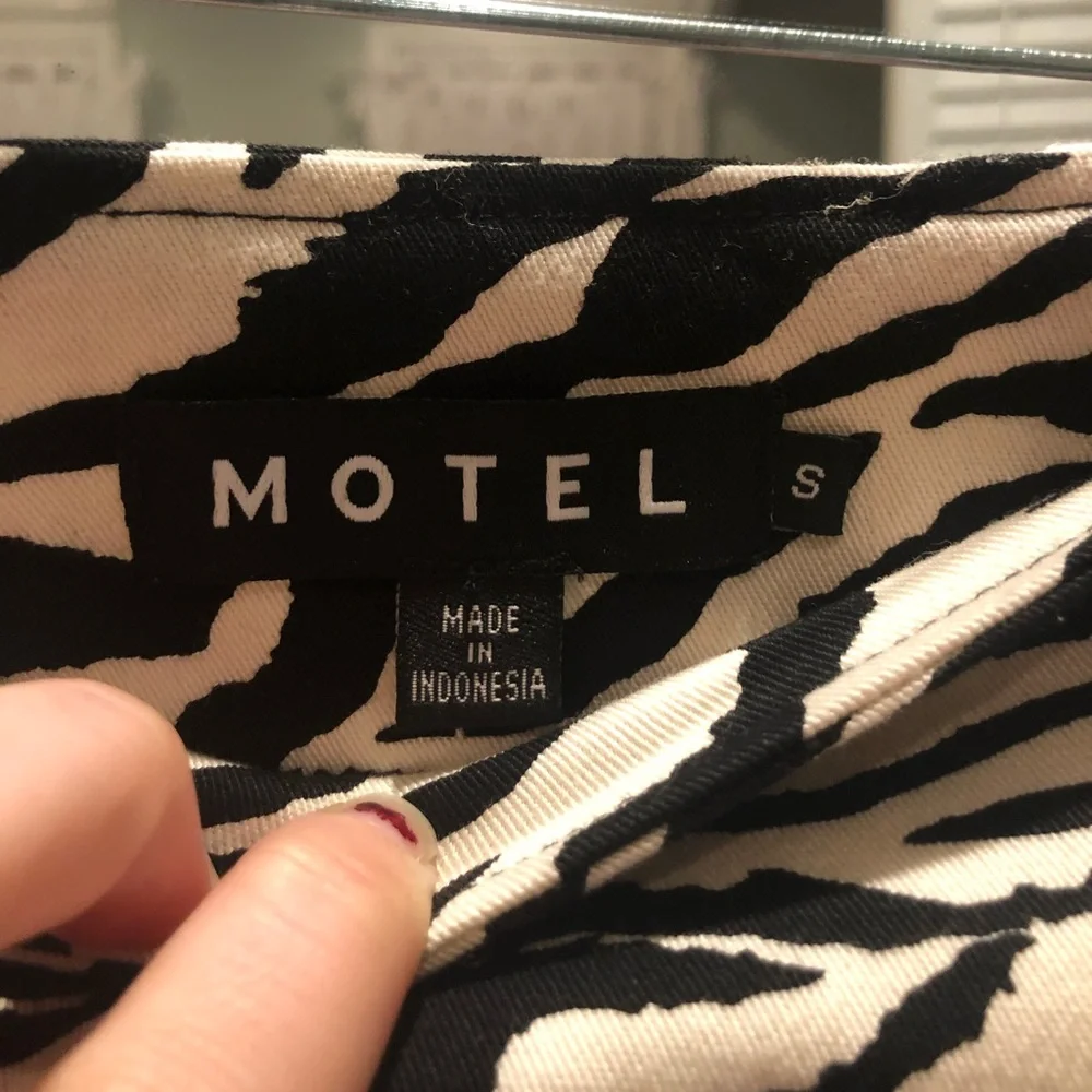 MOTEL PELMET SKIRT 90'S ZEBRA BLACK & WHITE size small - Picture 12 of 12